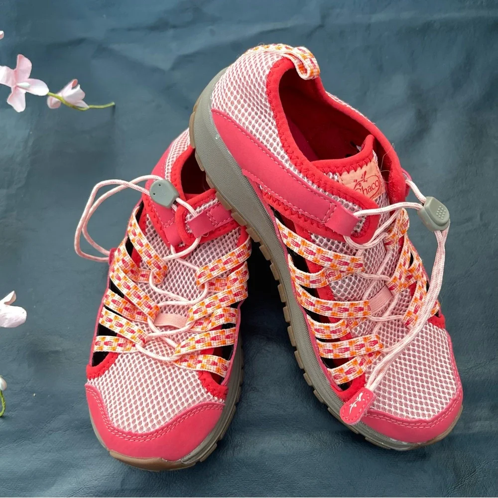 Chaco Outcross 2 Closed Toe Red Outdoor Trail Water Shoes Kids Size 3.